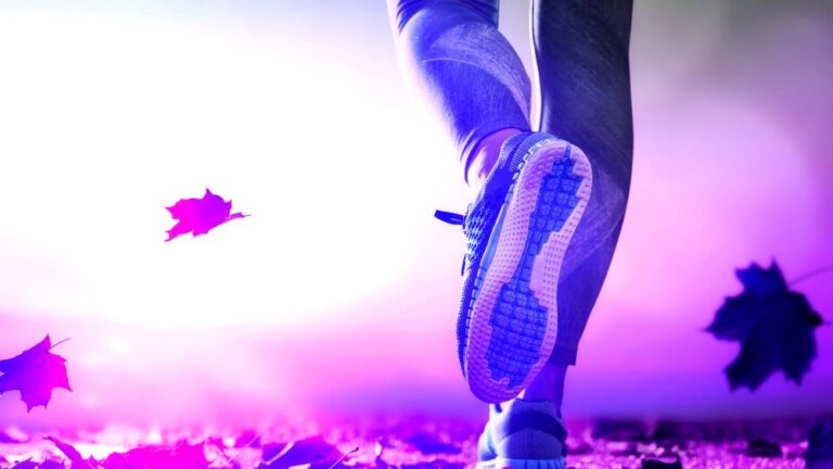 歩いて稼ぐ！STEPNとSweatcoin始めるならどっち？違いを比較